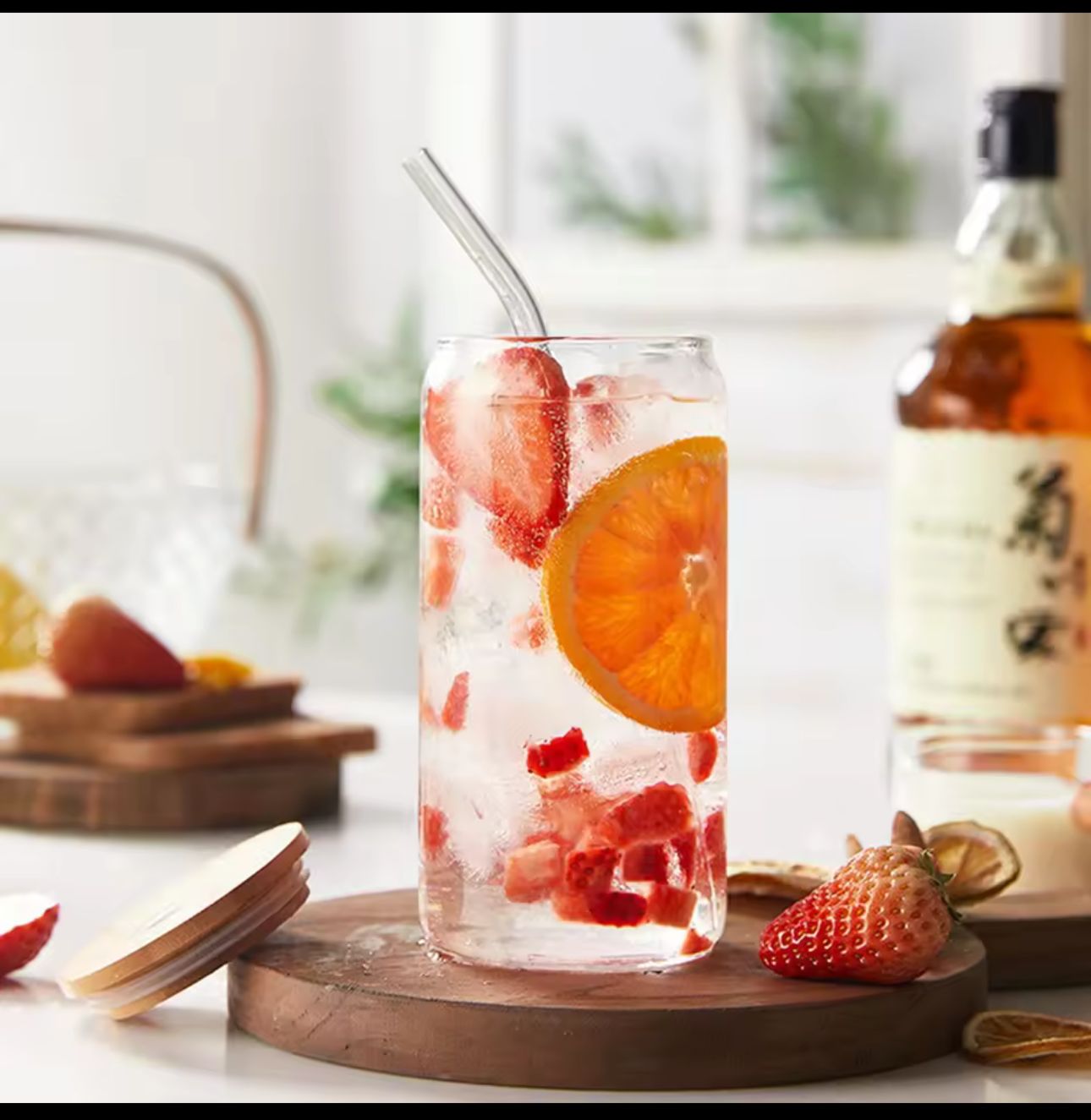 Mason Jar with Wooden Lid & Straw – Round Glass Cup