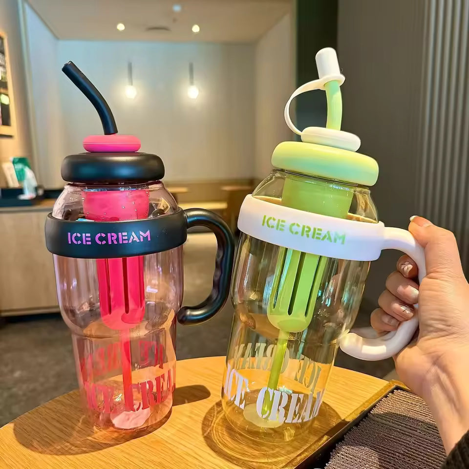 Large Capacity Plastic Water Bottle with Straw (Random Color)